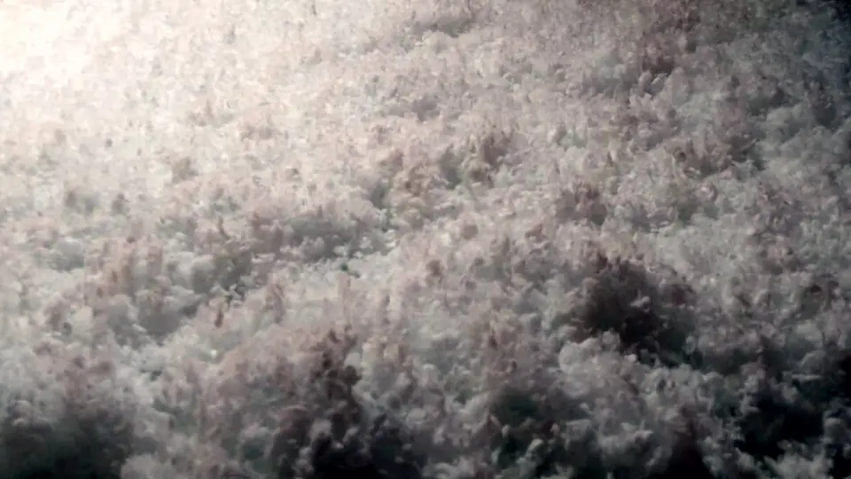 Lana mineral insuflada en una cámara